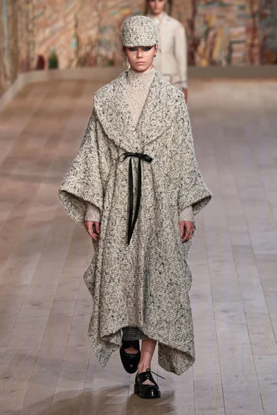 Look 28